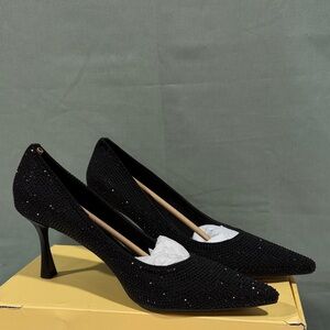 Chic Black Women's Heels with Sparkle Detail